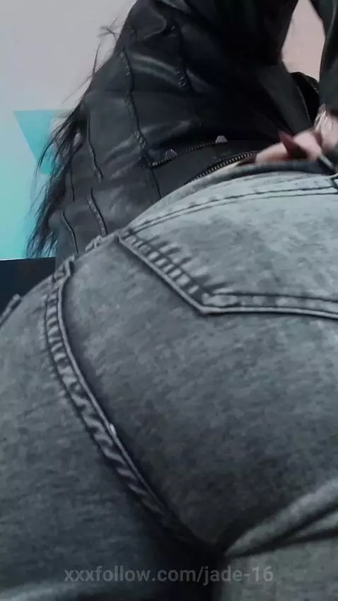 Today they wish me happy birthdays ... on your knees 😘👠 by jade-16