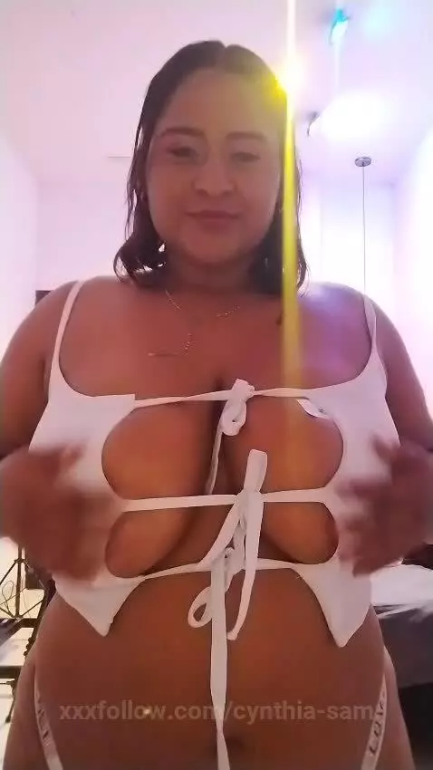 All these curves, all for you to enjoy 🍑 by cynthia-sam