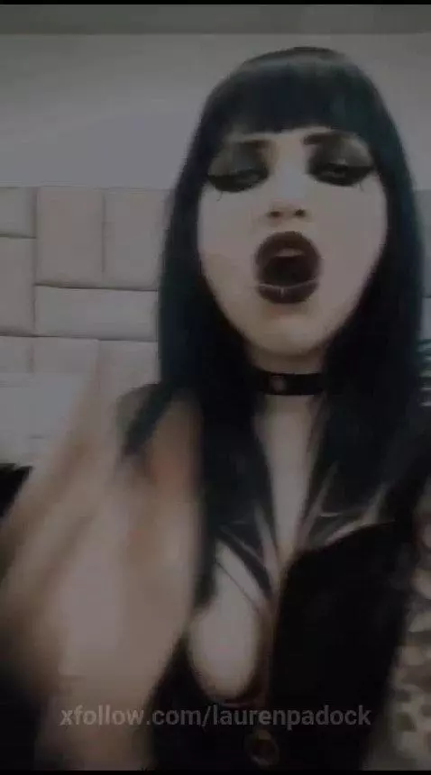 A cigarette to relax 🚬 by laurenpadock