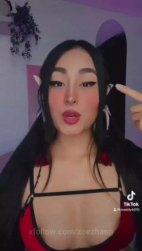 What Beautiful Eyes You Have ... Don't forget to pass and gr... by zoezhang