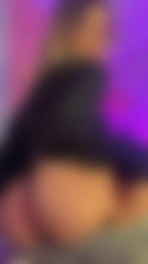 awe what's under those pants:o by tammara1