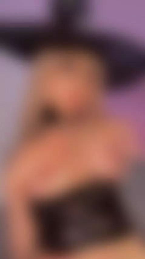 A naughty oily bitch, I mean witch lol by tammara1