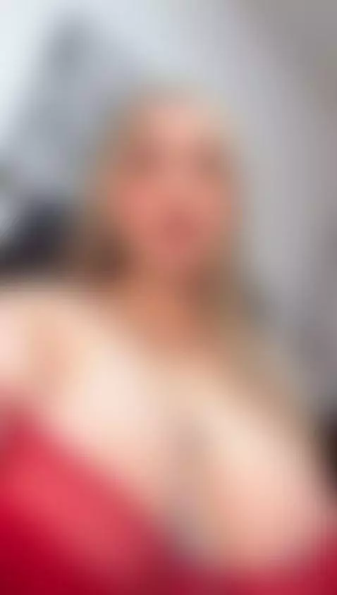 My plump lips and big tits... U wana get it today? by rubyhot277