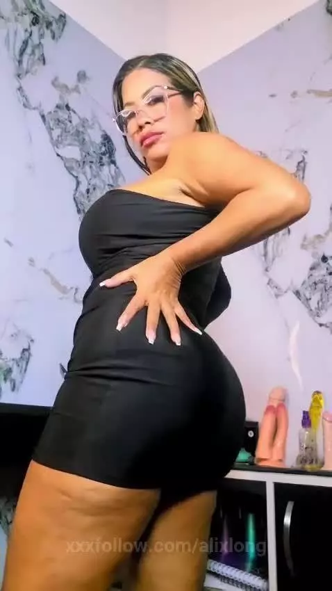 I want to please your cock by bouncing my huge ass 💋 by alixlong