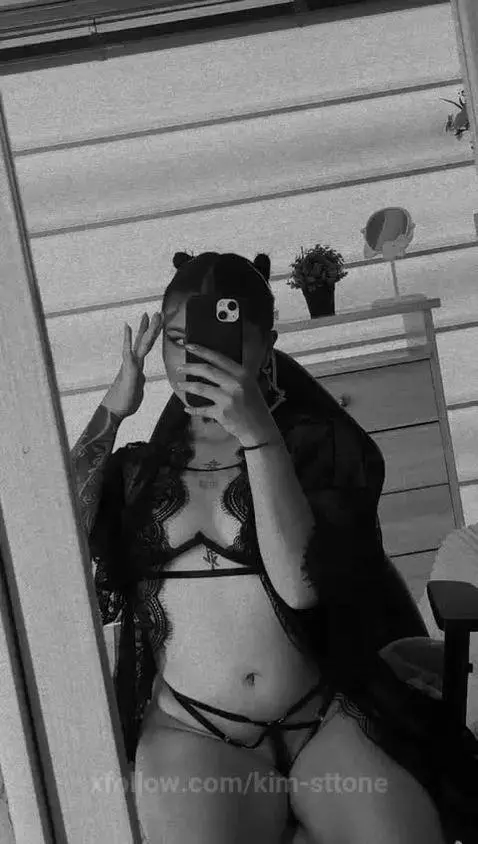 Hey do u miss me ? Come to my room 🖤 by kim-sttone