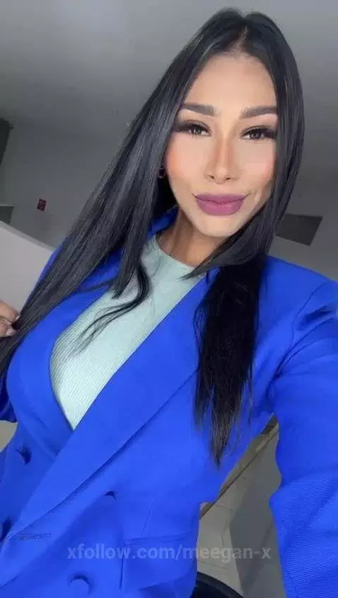 THIS QUEEN IS LOOKING FOR A KING !! by meegan-x