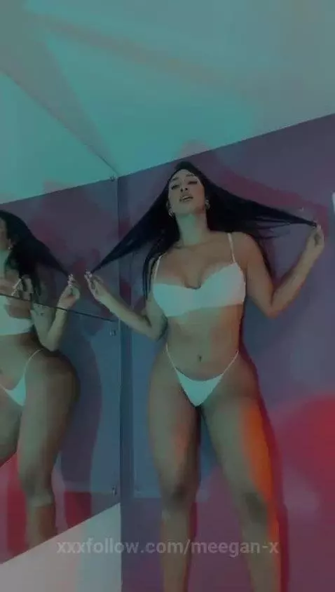 MY CHOCOLATE PUSSY IS SWEATING!!! by meegan-x