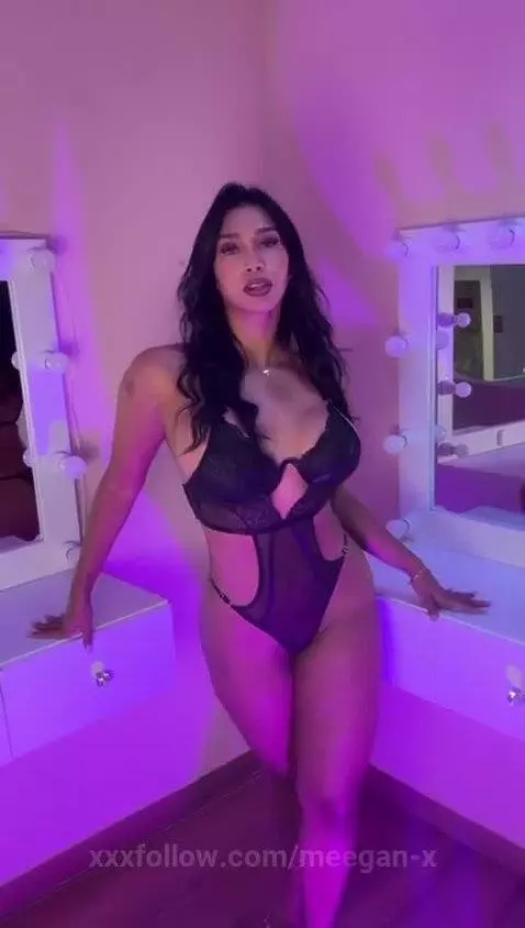 IM HOT!! by meegan-x