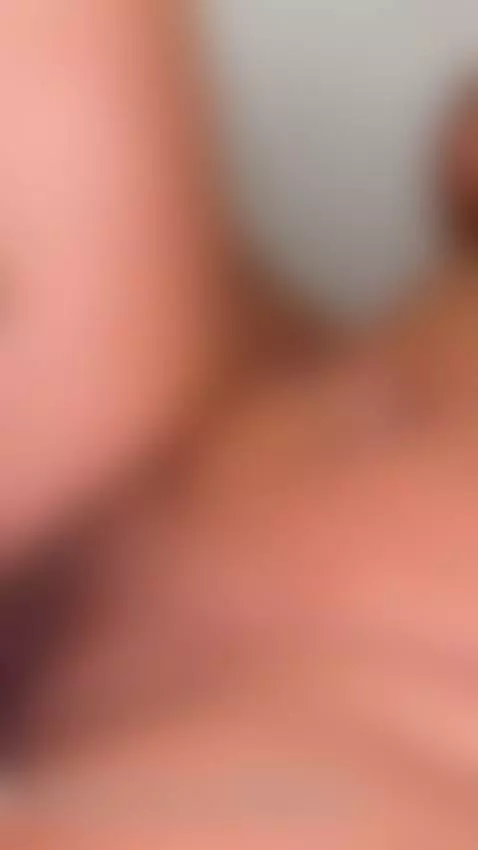 Jugando con el novio de mi amiga! by anneaustin