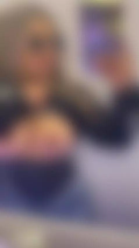 hola desde el avion ✈️ by anneaustin