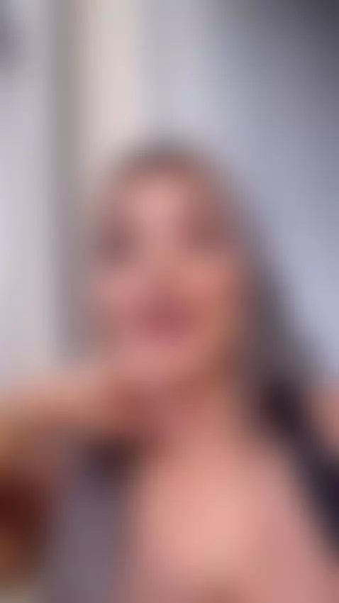 esta haciendo un calor 🔥 by anneaustin