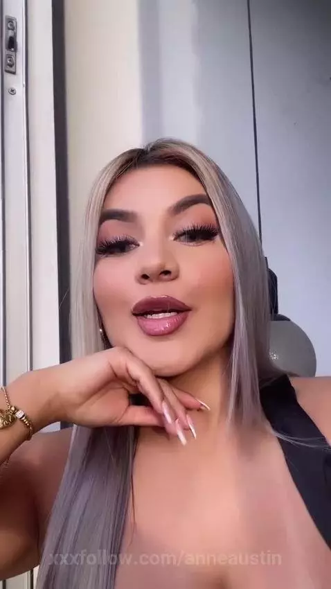 esta haciendo un calor 🔥 by anneaustin