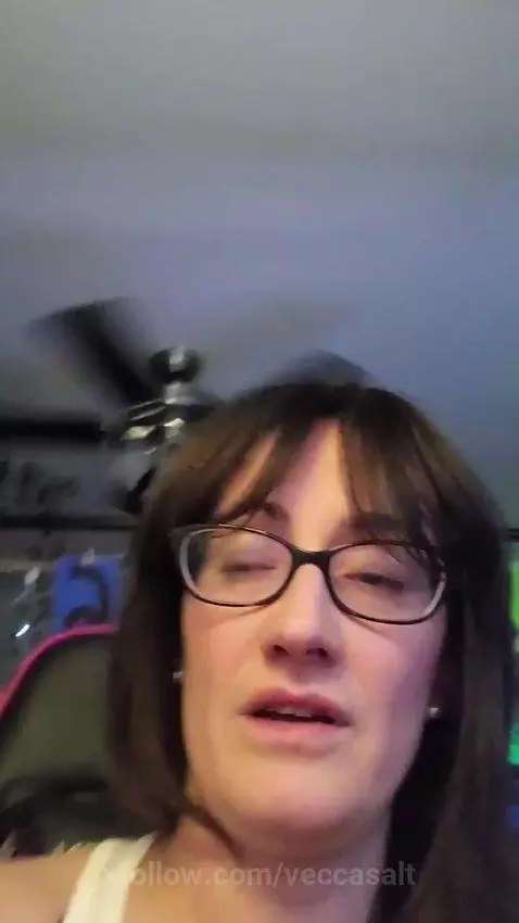 This is me reacting to what we do in my Discord..
We keep tr... by veccasalt