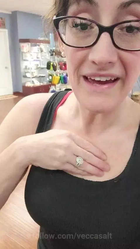 Public flashing fun by veccasalt