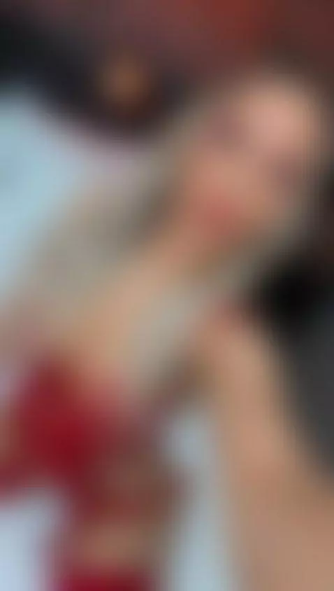 Tell me what's on your mind when you see me? Kiss and see u ... by emillybronte