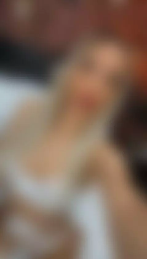 Ready for a date ! Who wants to be my partner ?  Tonight her... by emillybronte