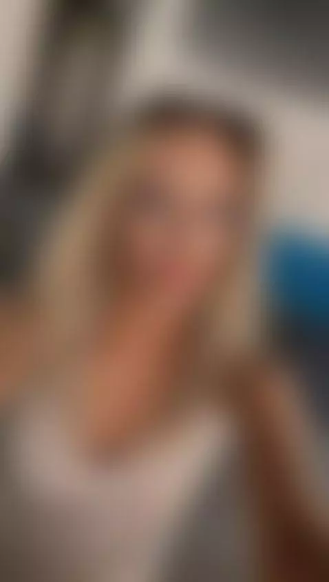 Ready for a date ! Who wants to be my partner ?  Tonight her... by emillybronte