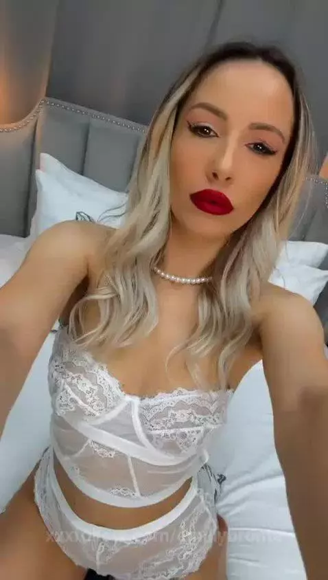 I want my ass to be spanked until it turns red like my lips👅... by emillybronte