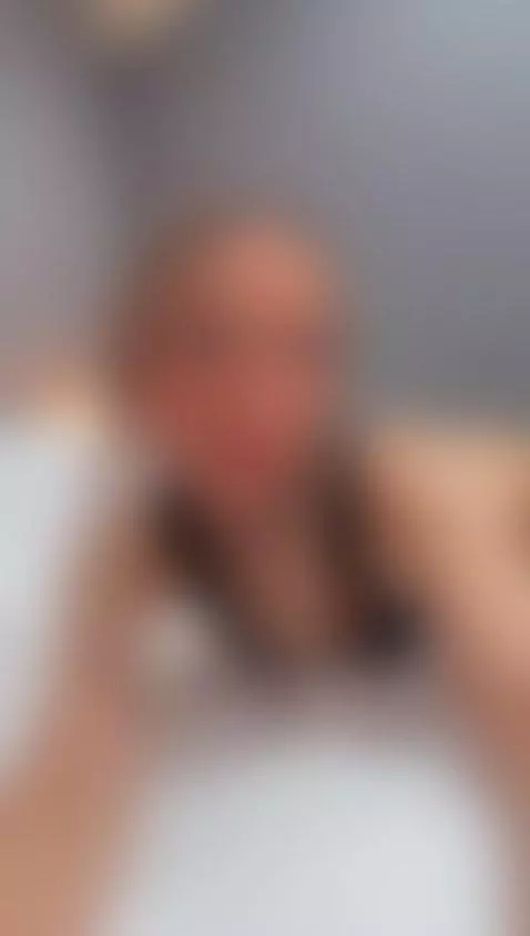 I'm back and I'm waiting for a hot game 😍 See u here tonight... by emillybronte