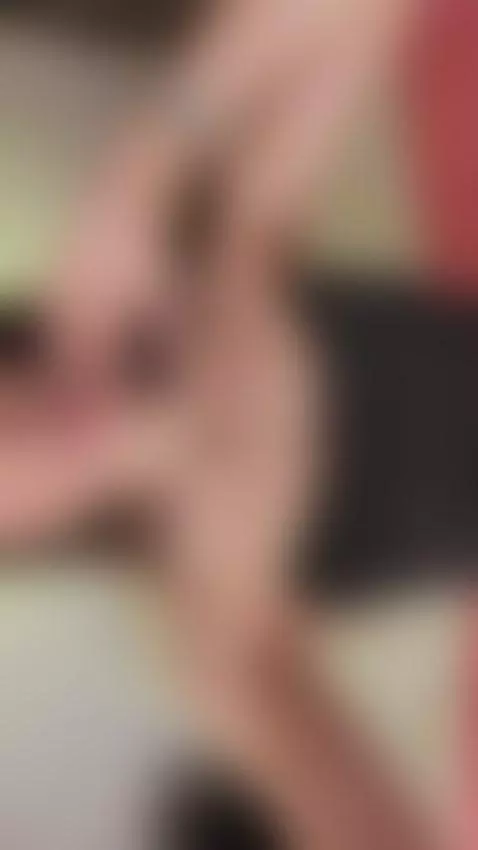 Pretty skinny girl with a big round ass 🍑 Twerk, tease & oil... by ahinoaa