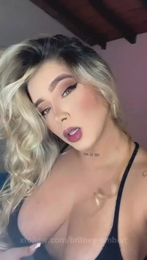 Happy weekend and start to the week guys, a kiss to all ♥♥♥ by britney-amberr