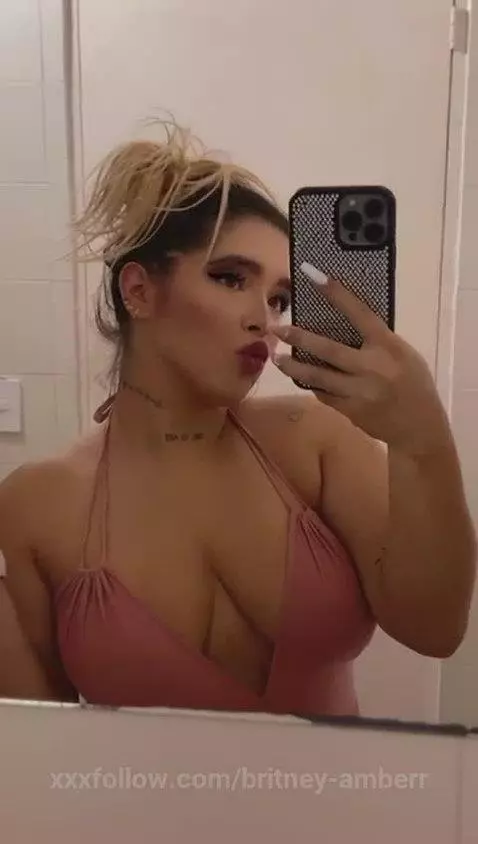 Happy start to the week by britney-amberr