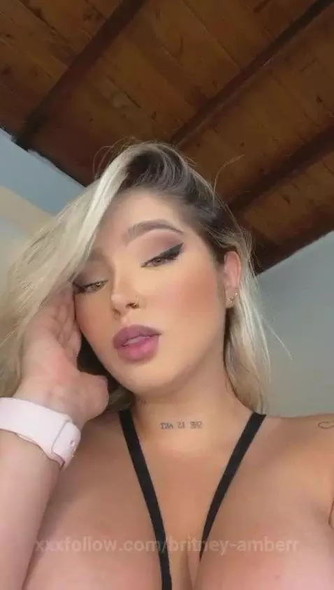 kiss me love 🍇
#naturalboobs #latina #joven ##foryou #horny by britney-amberr