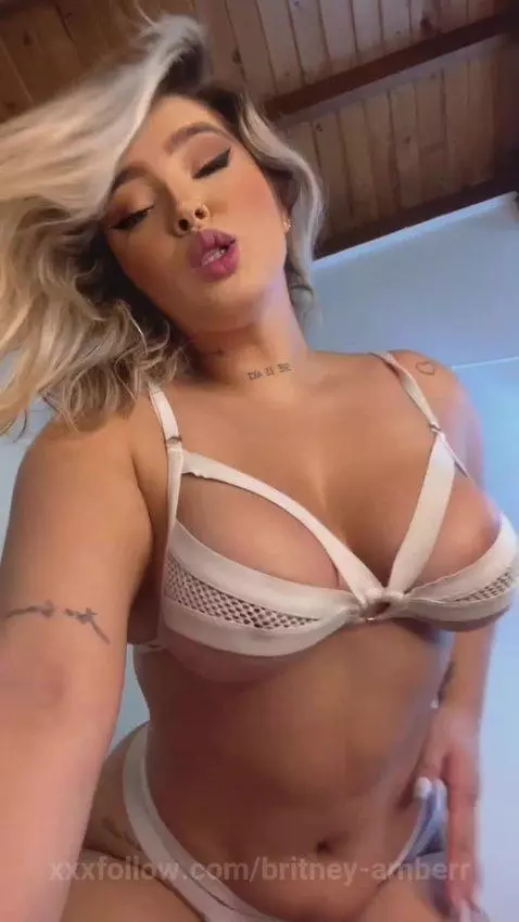 let yourself go 🫢
#britney-amberr #sexygirl #latinahot #natu... by britney-amberr