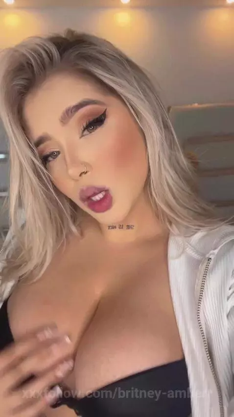 #camsoda #blonde #bigboobs #bigass #latina by britney-amberr