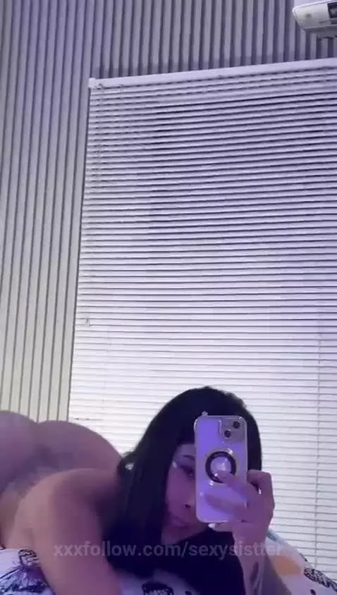 Hi love, do you like how my ass bounces? 🍑😏 by sexysistter