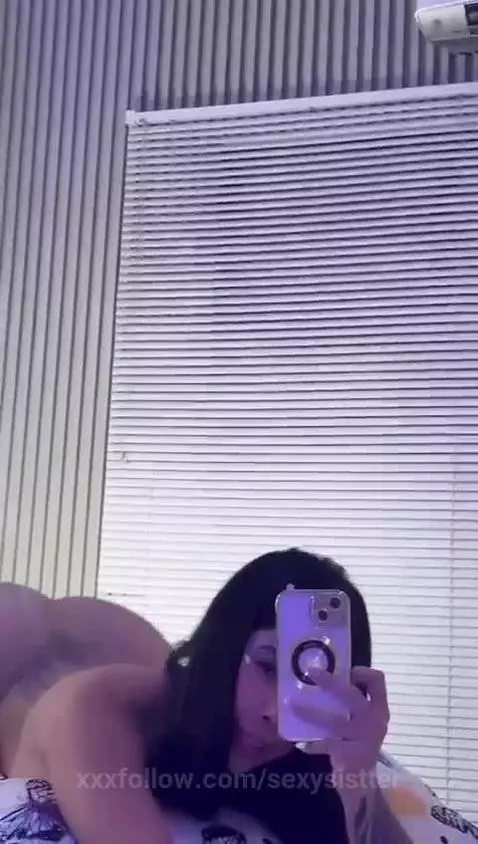 Hi love, do you like how my ass bounces? 🍑😏 by sexysistter