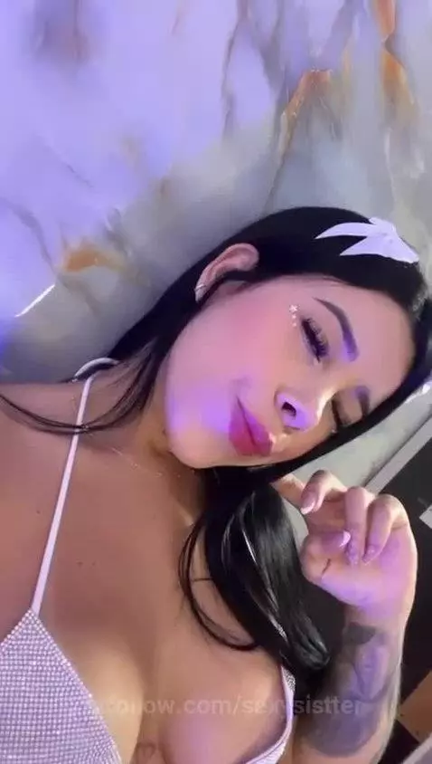 kisses for everyone ❣️💖 by sexysistter