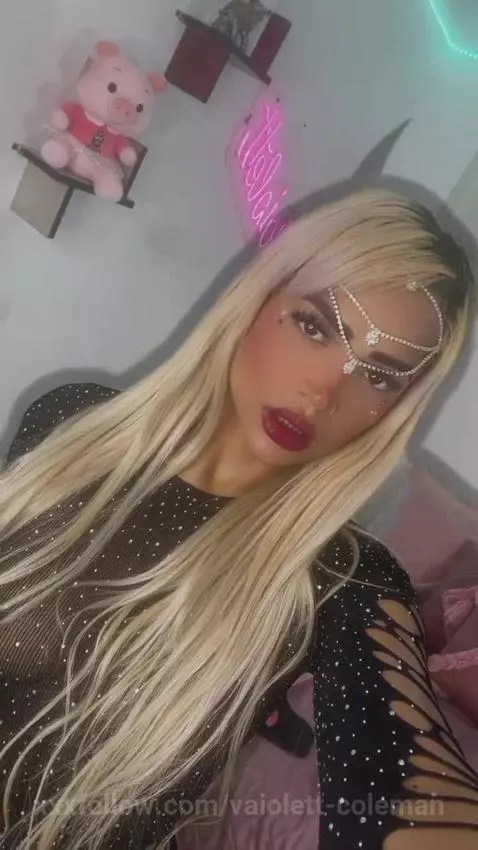 A llegado la noche, y tengo muchas ganas de divertirme. Los ... by vaiolett-coleman