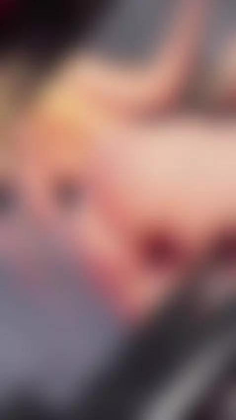 Look at my ass bouncing for you by vaiolett-coleman