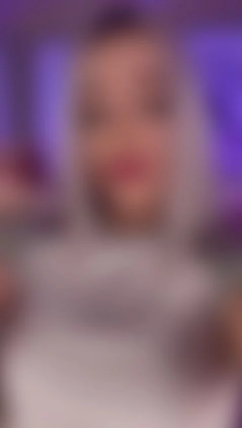 Blondie here! by cleojhonson