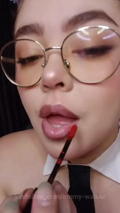 Daddy, come and taste my red lips by emmy-walker