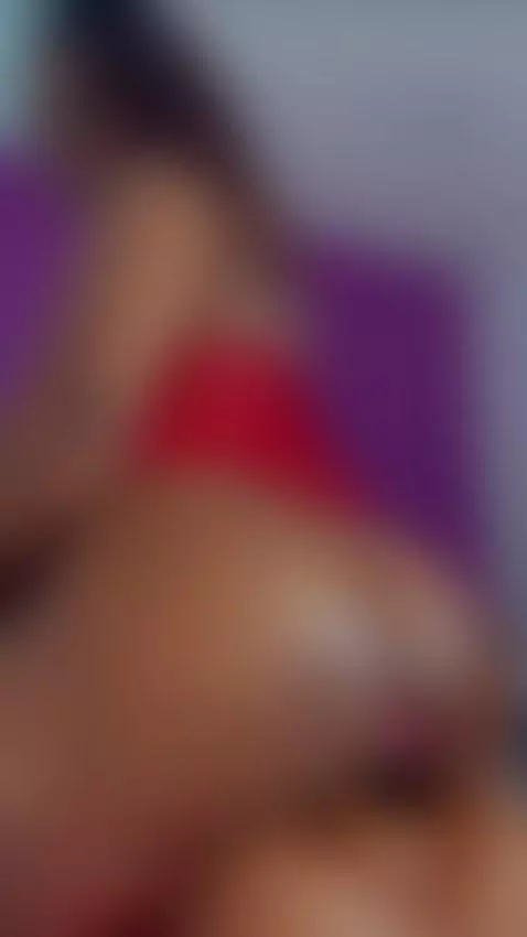 Ride a big toy pumping my juicy pussy 🍆🍑 by brunna-brownn