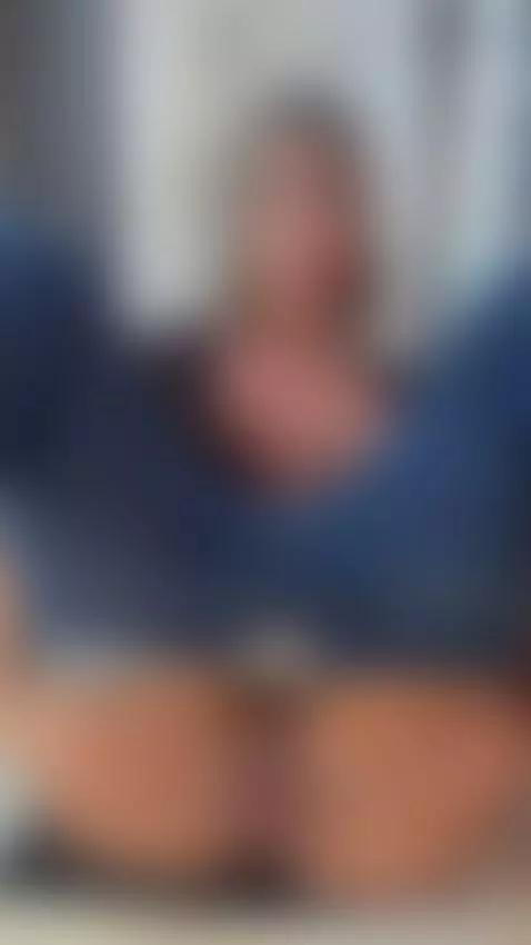 Put your hard dick here 🔥 by christiekroes