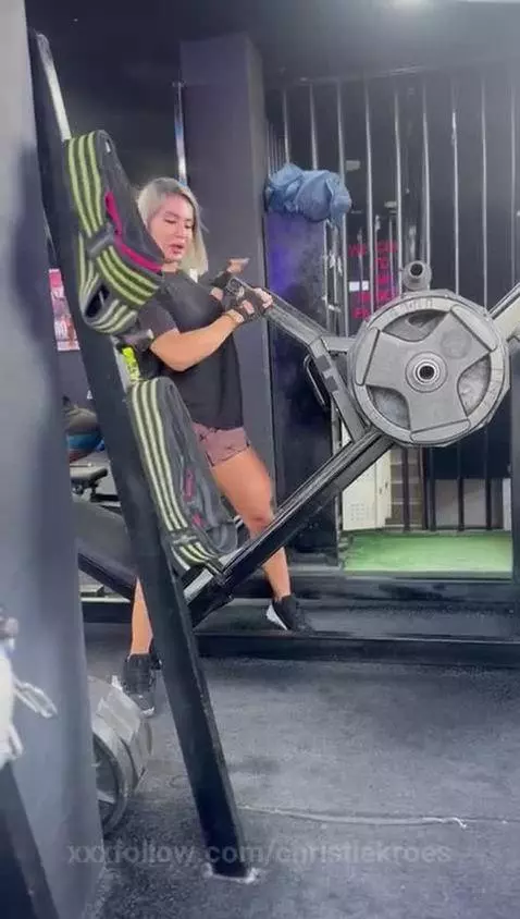 Do you want to train with me? by christiekroes