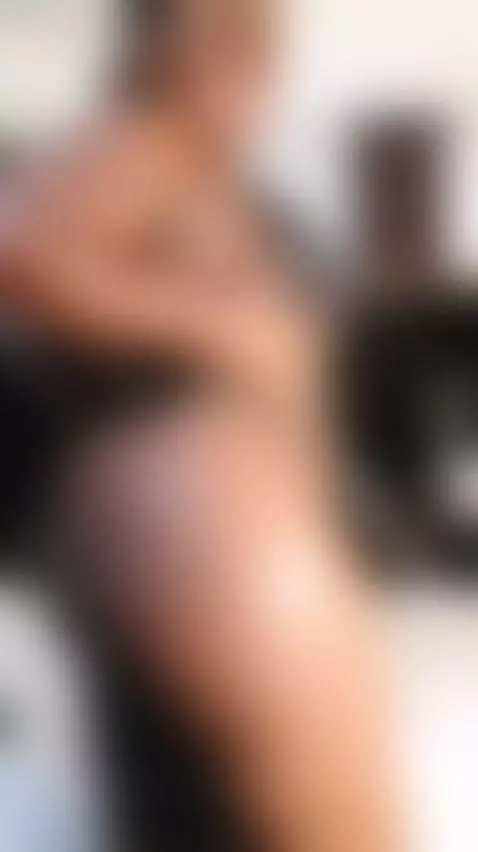 Play with my sweet buttocks !! 🍑🥵 by ebony-angel4