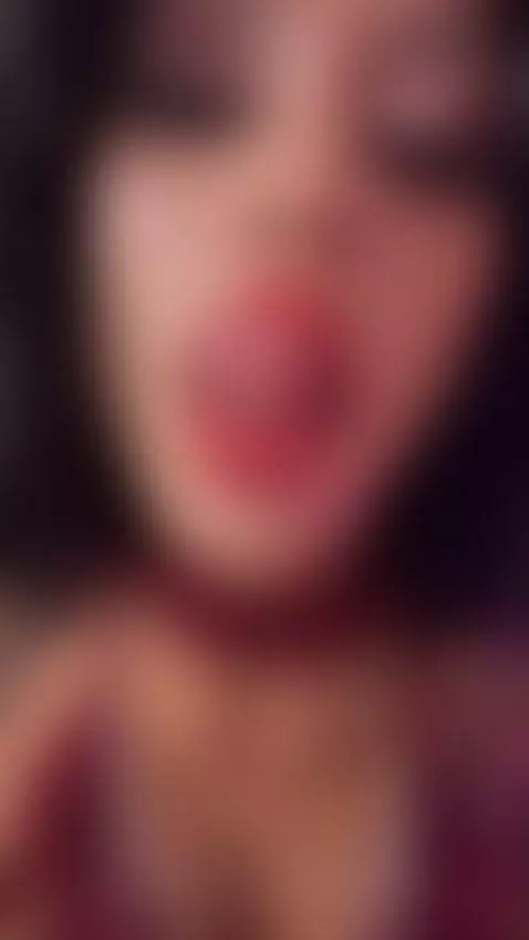 I love the kisses with tongue 👅 by sussyprice