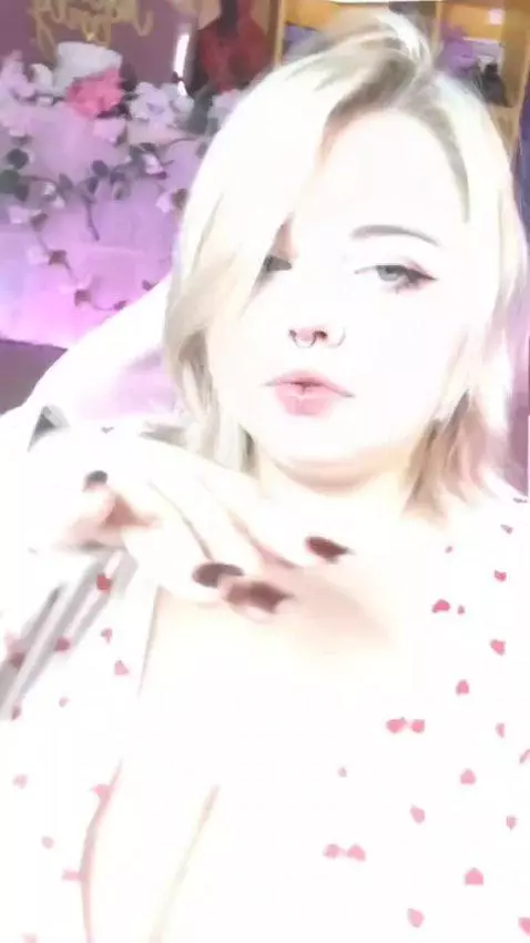 airkiss, bbw, blonde by yoki-shizuko