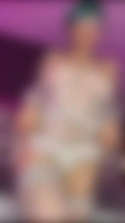 Soft lips. Messy hair. Dirty thoughts. 💭💋 by annieswan