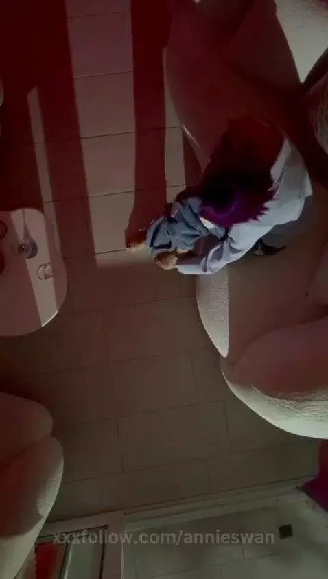 Hey Love I am Live now!! by annieswan