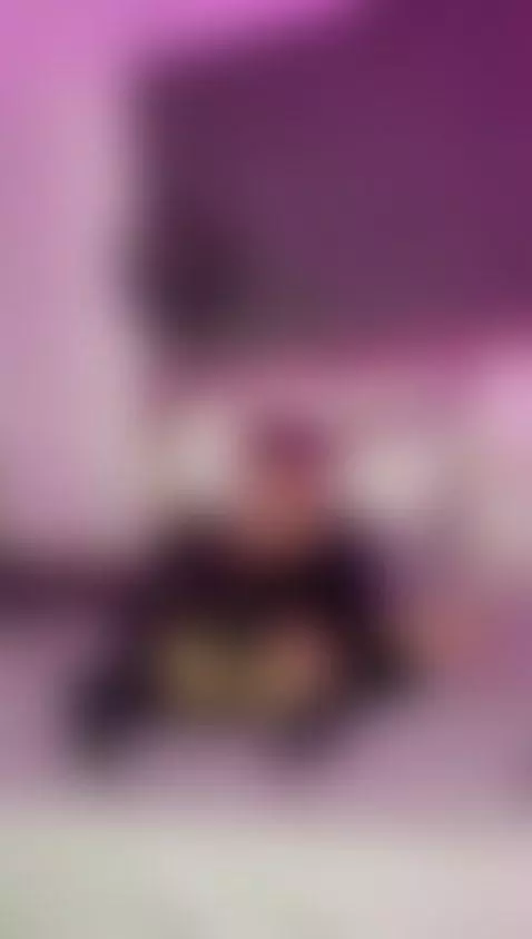 Happy tuesday! https://www.camsoda.com/annieswan by annieswan