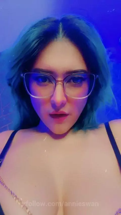 Hey there darling, come to enjoy this amazing view, i'm onli... by annieswan