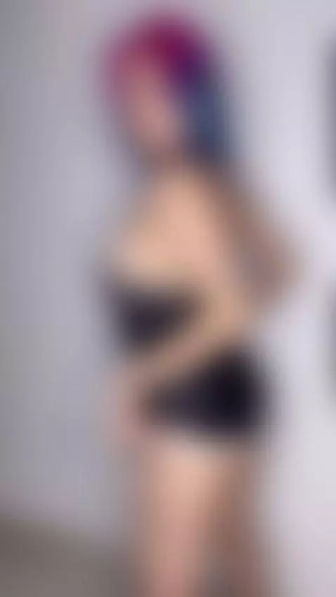 You girl is online!! by annieswan