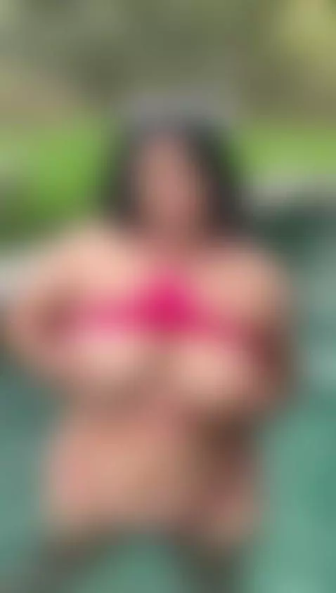 you wanna be on the pool with me?💥 by leoniewinters