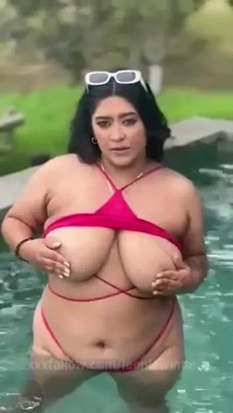 you wanna be on the pool with me?💥 by leoniewinters