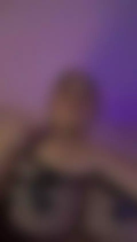 IM ONLINE NOW GUYS😈🥵 by leoniewinters